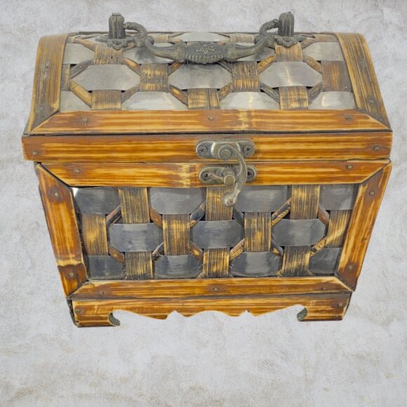 VINTAGE SMALL WOODEN TRUNK -- Woven Panels, Wood/Metal, Hook Latch, Metal Handle - Picture 2 of 9
